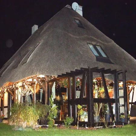 Hébergement de vacances Four-bedroom Holiday Ustka-przewloka With A Fireplace 05