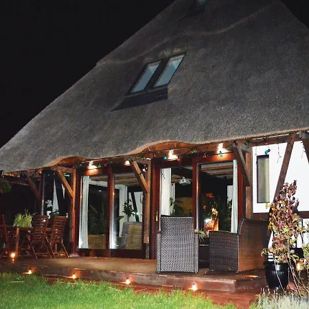 Hébergement de vacances Four-bedroom Holiday Ustka-przewloka With A Fireplace 05