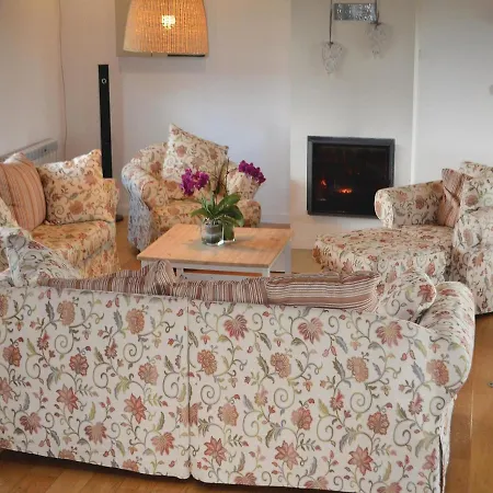 Four-bedroom Holiday Ustka-przewloka With A Fireplace 05 Hébergement de vacances *